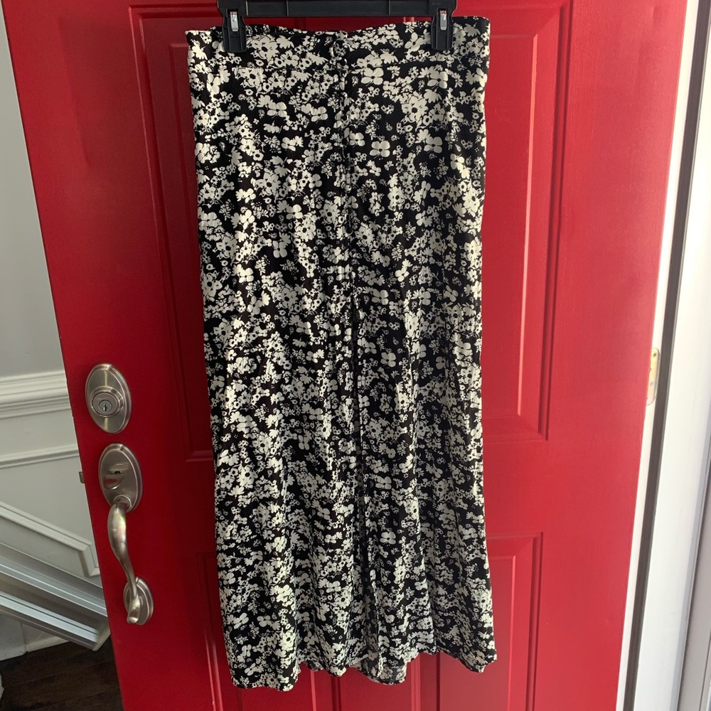 Express Black and White Floral Split-Front Skirt